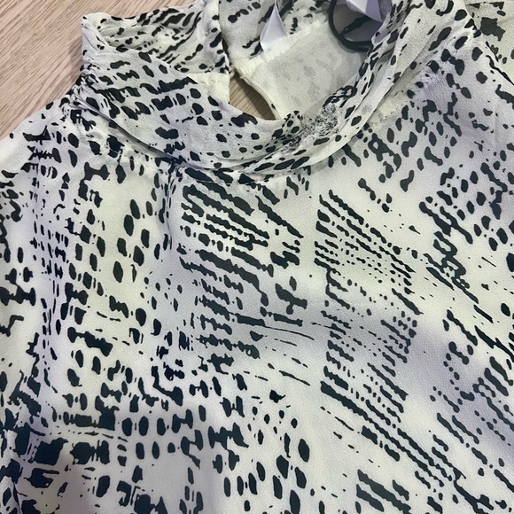 Zara White and Black Print Mock Neck Crop Top Size XL - Picture 6 of 10